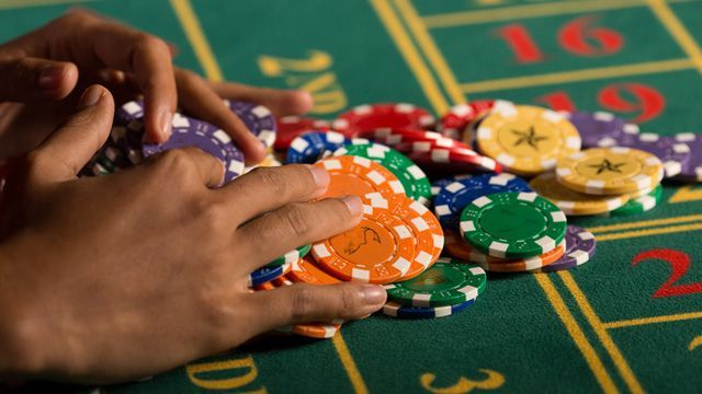 5-Line Slot Machine کھلاڑیوں کے لیے لائیو کیسینو سیکشن